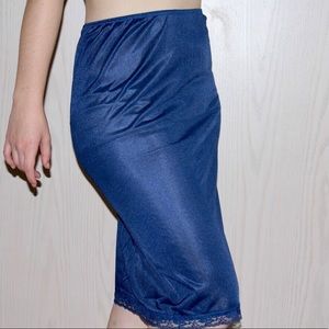 1970s Vintage Navy Blue Skirt Slip
